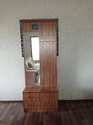 qusar mebel: Dəhliz üçün çoxfunksiyalı paltar asqısı və güzgülü tumbanın komplekti — 1
