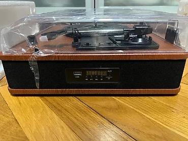 ploca za gramofon: Gramofon sa ugrađenim zvučnicima i poklopcem od providne plastike — 3