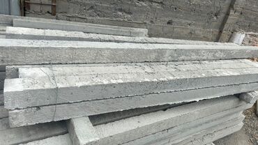 Кирпич, строительные блоки: Бетонные стойки 
цена - 250сом 
2 метр
Последние 150шт