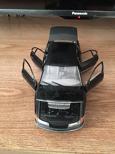 Maket avtomobil – qara sedan model - Miqyas: təxmini 1:18 ölçülü