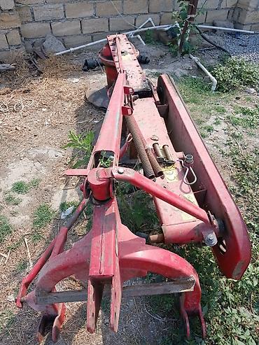 Traktorlar: MTZ Belarus tipli mavi traktor, Kənd təsərrüfatı Hamsı bir yerdə — 11