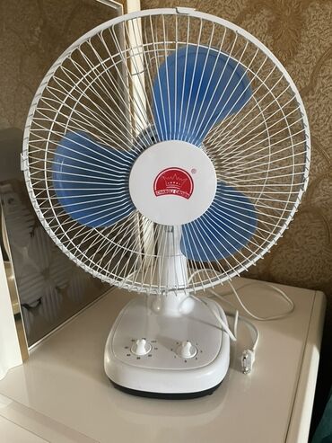 vintiliyator: Masaüstü vintilyator. Çox az istifade olunub. Tam işlek veziyyetdedir