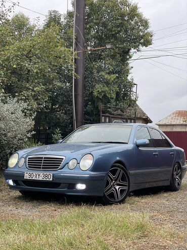 Mercedes-Benz: Mercedes-Benz E 270: 2.7 l | 1999 il Sedan