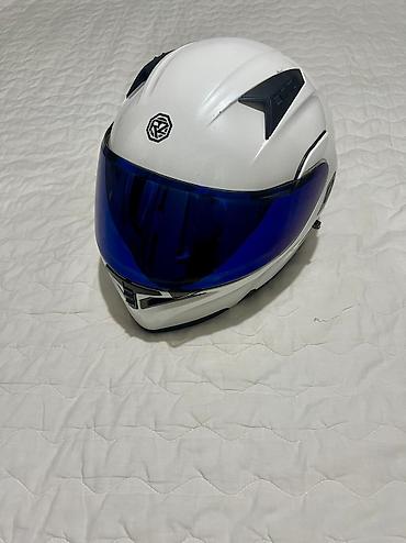 мотоциклетные очки: Белый мотошлем-интеграл ORZ Helmets с ярким синим зеркальным визором — 3
