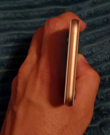 Digər mobil telefonlar: Məhsul: Qızılı rəngdə smartfon (metallik korpus Xüsusiyyətlər: Pil — 4