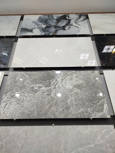 кирпичный завод балыкчы: Böyük ölçülü keramika/porşelen plitələr – şaquli stenddə müxtəlif