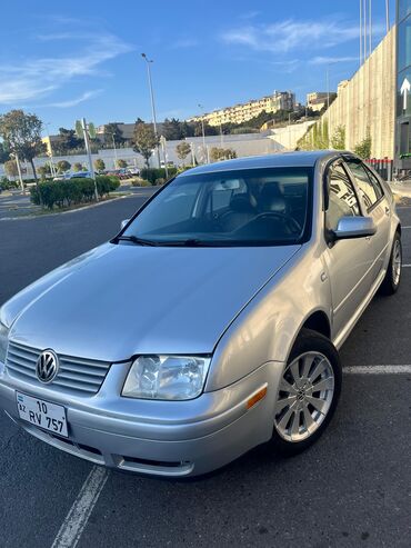 Volkswagen: Volkswagen Jetta: 2 l | 2001 il Sedan