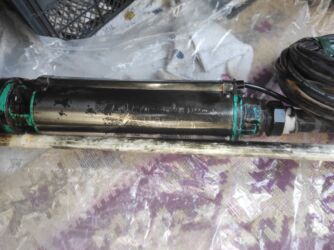 мойка для кухни: Quyudan suyu yuxarı təzyiqlə vurmaqcun mator satılır.hec bir problemi