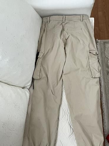 shooter farmerke: Bež cargo pantalone sa elastičnim ranflama na nogavicama. - Kroj — 2