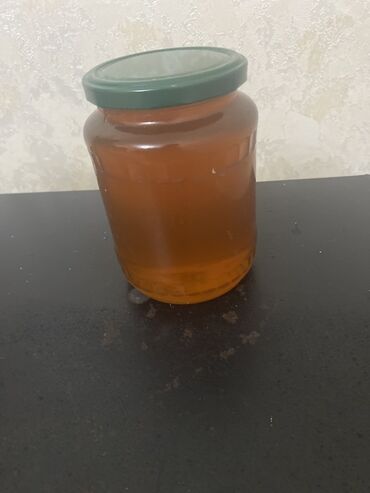 Другие аксессуары для кухни: Şüşə bankada tünd sarı rəngli bal təklif olunur. Banka yaşıl rəngli