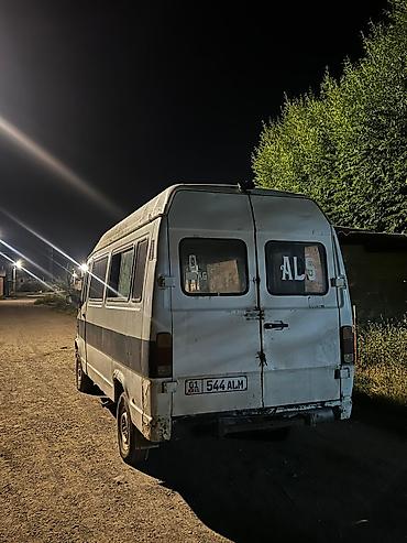 мерседес гиант: Mercedes-Benz T1: 1990 г., Механика, Дизель, Бус — 4