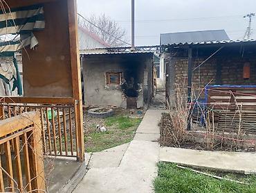 Продажа коттеджей и домов: Частный дом с закрытым двором и большим навесом в районе ГЭС 2 - — 9