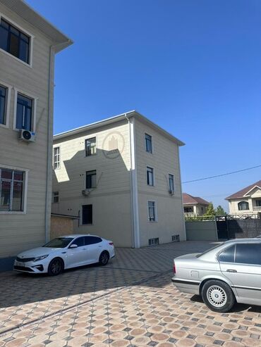 срочно продаётся 1 комнатная квартира в районе ошского рынка по улице молодая гвардия токтогула: 1 бөлмө, 52 кв. м, Жеке план, 3 кабат