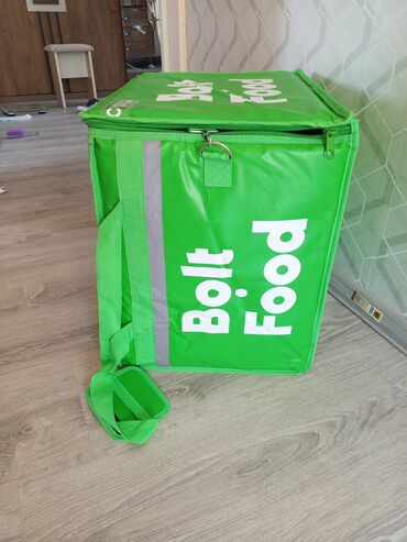 ПО для бизнеса: Bolt Food loqosu ilə yaşıl rəngdə nəqliyyat üçün nəzərdə tutulmuş