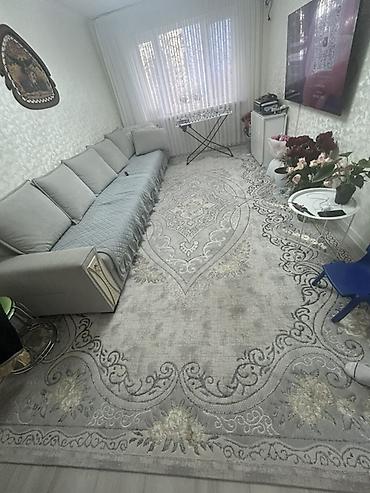 Ремонт и строительство: Прямой диван, Б/у — 1