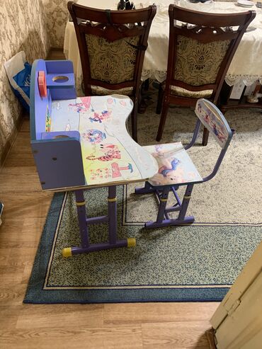 Детские столы и стулья: Детские столы Б/у