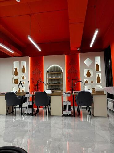 оформление дома: Студия маникюра/ногтевого сервиса с современным интерьером. Мастера