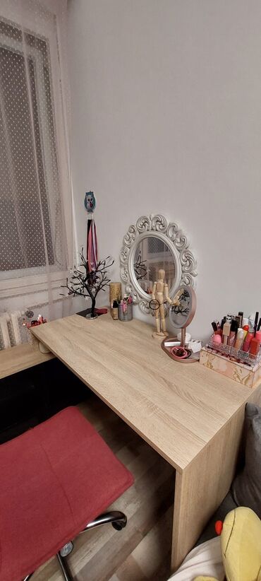višenamenski radni sto za laptop: Radni sto, Drvo, Upotrebljenо