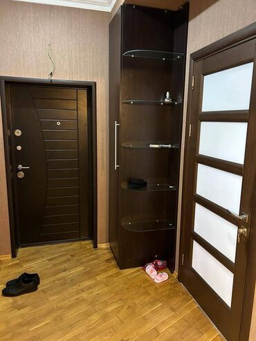 Uzunmüddətli kirayə mənzillər: Mənzil kirayə verilir. Nizami metrosuna piyada 10 deq, Zabitlər — 8