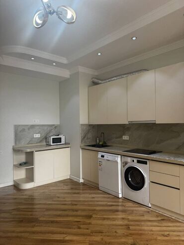 Uzunmüddətli kirayə mənzillər: Ağ şəhərdə 2 otaqlı əla təmirli mənzil kirayə verilir. Mənzil tam — 9