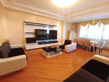 Uzunmüddətli kirayə mənzillər: Nərimanov metrosunun çıxışında,15 mərtəbənin,14-cü mərtəbəsində,3 — 2