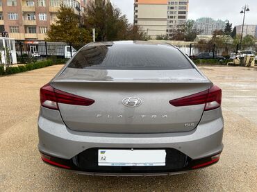 Hyundai: Hyundai Elantra: 1.6 l | 2020 il Sedan — 7