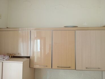 mətbəx oturacaqları: Mətbəx mebeli dəsti - Üst və alt modullar: bir neçə asma dolab, künc