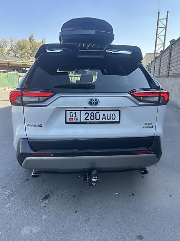 2 8: Toyota RAV4: 2024 г., Гибрид — 4