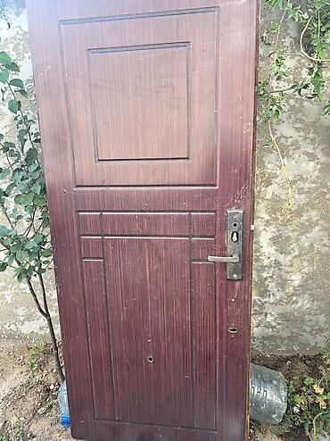 Çərçivəsiz ağır dəmir qapı satılır. Xüsusiyyətlər: - Material: dəmir