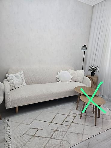 Divan satılır 250 azn.Jyusk markasıdır. Divan açılır. Baza yoxdu. Olcu — 1