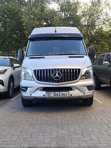 Mercedes-Benz Sprinter (средняя база, высокий потолок), серебристый