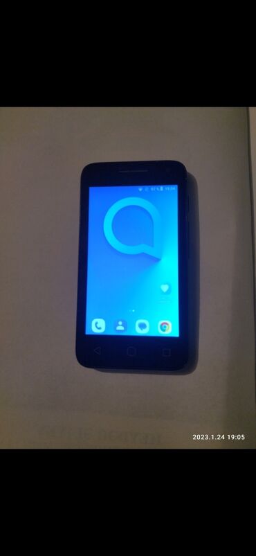 alcatel shine: Hər bir yeri işləyir.watsapda gedir. yaddaş 4gb. yaddaş kartı ilə