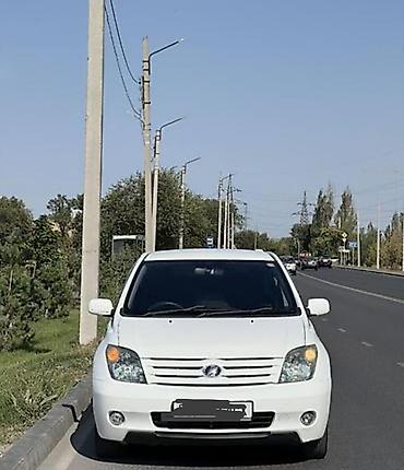 Toyota Ist: 2003 г.