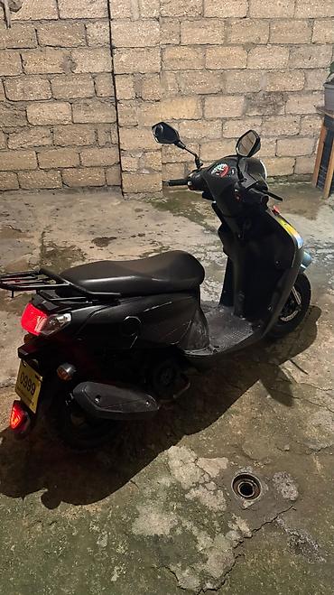 mapet satisi: Şəhərdaxili rahat hərəkət üçün kompakt moped satılır alıcıya üzbəüz — 3