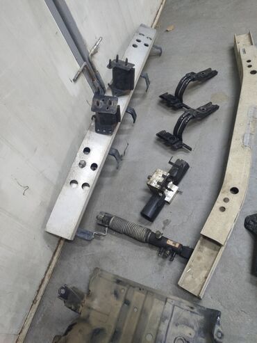 Другие детали ходовой части: Продаю запчасти Toyota Landcruiser 200 2010 год. 10 тыс сом - передний — 4