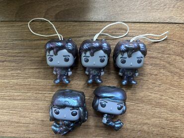 виниловый проигрыватель цена: Коллекция подвесных мини‑фигурок в стиле Funko Pop (брелоки/елочные