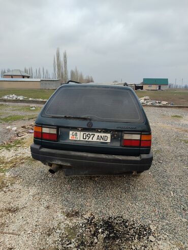 пассат: Volkswagen Passat: 1988 г., 1.8 л, Механика, Бензин, Универсал
