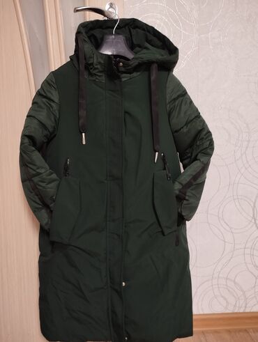 продаю зимняя куртка: Пуховик, По колено, С капюшоном, S (EU 36)