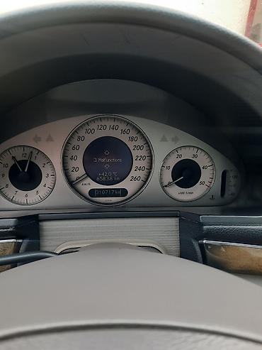 Mercedes-Benz: Mercedes-Benz E-Class: 2.7 l | 2002 il Sedan — 11