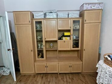 стенка мебель бу: Стенка для гостиной из дерева светлого оттенка. Состоит из нескольких