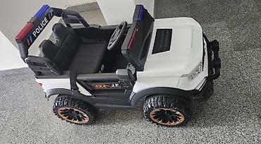 Uşaq üçün elektrik maşınları: Uşaq üçün akkumulyatorlu polis maşını (4x4 jeep / Mercedes stili) — 1