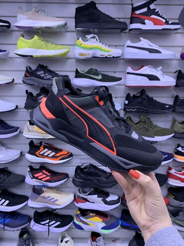 Кроссовки и спортивная обувь: Кроссовки мировых брендов Мы уже 7 лет радуем клиентов оригинальной at lalafo.kg — 14 Кроссовки и спортивная обувь: Кроссовки мировых брендов Мы уже 7 лет радуем клиентов оригинальной — 14