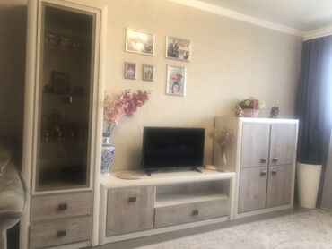 стеклянную подставку для телевизора: Зал үчүн гарнитур, ТВ үчүн тумба, түсү - Боз