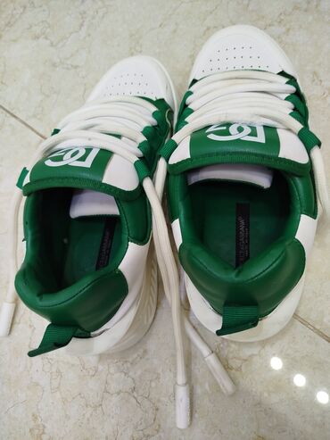 Krasofkalar və idman ayaqqabıları: Dolce&Gabbana orijinal ayaqqabı satılır.4-5 dəfə geyilib.Orijinal -da lalafo.az — 8 Krasofkalar və idman ayaqqabıları: Dolce&Gabbana orijinal ayaqqabı satılır.4-5 dəfə geyilib.Orijinal — 8