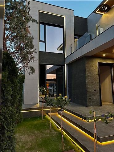 Продажа коттеджей и домов: Современный дом с архитектурной подсветкой и панорамным остеклением — 6