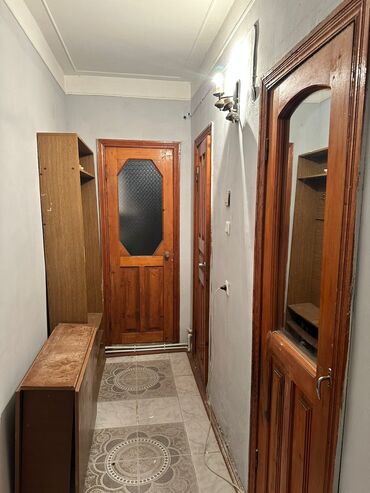 gəncə tap az: Sumqayıt 18 mikrarayon,Qərb sarayının arxası 5/3 mərtəbəsi,3 otaqlı