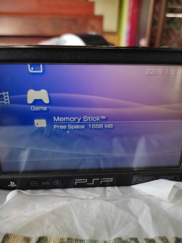 PSP (Sony PlayStation Portable): ČIPOVAN SONY PSP® je prenosna konzola za igranje koja nudi širok — 11