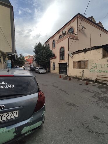 Həyət evləri və villaların satışı: M.Ə. Rəsulzadə qəs. 2 otaqlı, 70 kv. m, Orta təmir