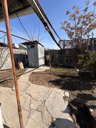 Продажа коттеджей и домов: Продается пол дома в Рабочем городке пер. Яблочный. Дом 1970г at lalafo.kg — 11 Продажа коттеджей и домов: Продается пол дома в Рабочем городке пер. Яблочный. Дом 1970г — 11