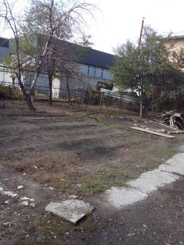 продаю дом манас аэропорт: Үй, 640 кв. м, 4 бөлмө, Менчик ээси, Эски ремонт
